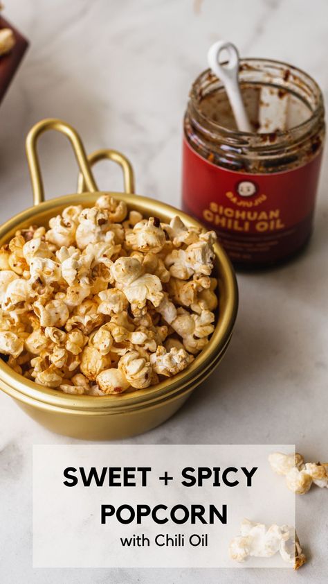 Small gold bowl filled with sweet and spicy popcorn with bottle of chilli oil next to it Sweet And Spicy Popcorn, Spicy Popcorn Recipes, Chili Popcorn, Popcorn Seasoning Recipes, Vegetarian Appetizers Easy, Spicy Popcorn, Popcorn Recipes Easy, Hot Chili Oil, Chilli Oil