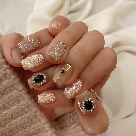 Nail Art Crystals, Korean Gem Nails, Nail Art Designs Cute Korean, Nail Design With Gems, Korean Nails Designs, Nail Designs Korean, Nail Art With Gems, Pastel Nail Colors, Classy Easter