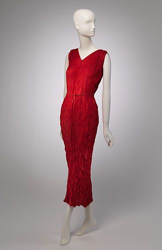 Mary Mcfadden, History Fashion, Costume Institute, Column Dress, Art Dress, Historical Fashion, Western Outfits, Metropolitan Museum Of Art, Metropolitan Museum