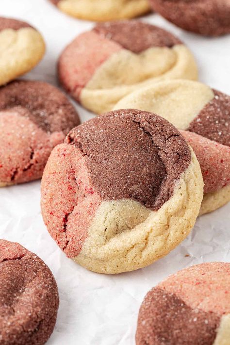 Neapolitan Cookies Neapolitan Cookie, Chocolate Rolo Cookies, Rolo Cookies Recipe, Neapolitan Cookies Recipe, Neapolitan Cookies, Easy Sugar Cookie Dough, Easy Icing Recipe, Forgotten Cookies, Rolo Cookies