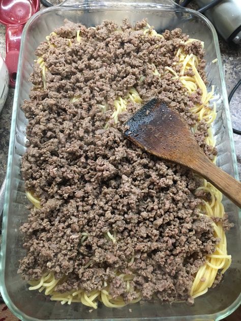 Beef Alfredo Pasta Recipes, Hamburger Alfredo Recipes, Beef Alfredo Pasta, Ground Beef Alfredo, Recipe Using Alfredo Sauce, Beef Alfredo, Alfredo Pasta Recipes Easy, Spaghetti Alfredo, Easy Baked Spaghetti Recipe