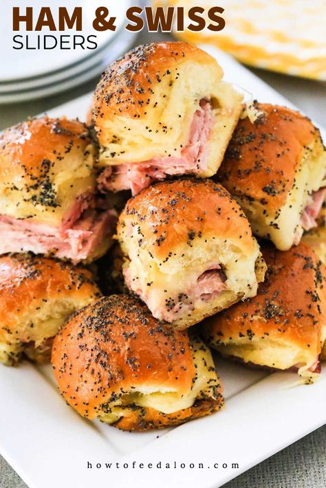 Deli Ham Recipes, Smoked Ham Recipe, Chicken Tortillas, Ham And Swiss Sliders, Easy Slider Recipes, Ham Sliders, Hors Doeuvres, Ham And Swiss, Roasted Tomato Basil Soup