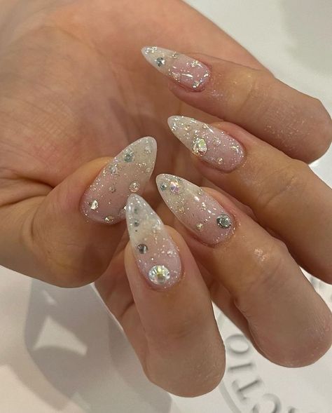 nails almond gems glitter opaque opi sally hansen salon aesthetic ideas Pretty Gel Nails, Really Cute Nails, Pearl Nails, Soft Nails, Kawaii Nails, Elegant Nails, Dream Nails, Fire Nails, Funky Nails