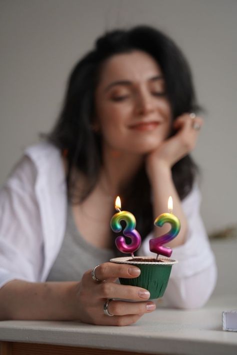 Birthday Celebration Photos, 32birthday Ideas, 31 Birthday Ideas For Her Photoshoot, 25th Birthday Picture Ideas, Birthday Photoshoot Ideas In Cafe, Happy Birthday Photography Ideas, Easy Birthday Picture Ideas, 30 Year Birthday Ideas For Her, 30 Years Photoshoot Ideas