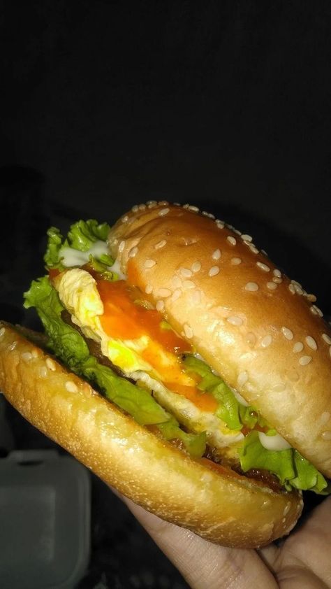 burger abang-abang depan indomaret Dump Aesthetic, Snap Food, Homemade Food, Grand Opening, My Board, Homemade Recipes, Chicken Recipes, Food And Drink, Snacks