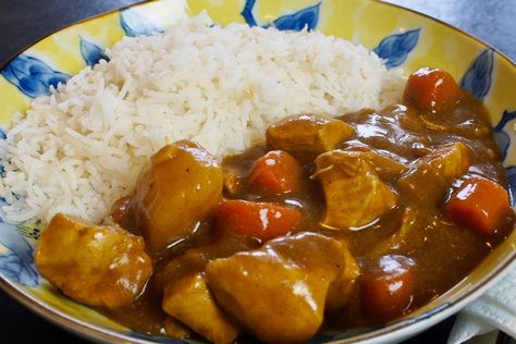 Japanese Golden Curry, Chicken Breast Curry, Golden Curry, Golden Chicken, Curry Dishes, Curry Chicken Recipes, Indian Cooking, Easy Food To Make, Curry Chicken