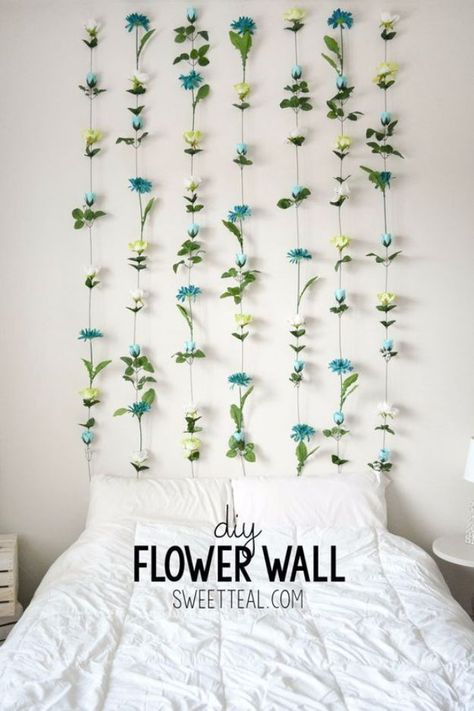 Best DIY Room Decor Ideas for Teens and Teenagers - DIY Flower Wall - Best Cool Crafts, Bedroom Accessories, Lighting, Wall Art, Creative Arts and Crafts Projects, Rugs, Pillows, Curtains, Lamps and Lights - Easy and Cheap Do It Yourself Ideas for Teen Bedrooms and Play Rooms http://diyprojectsforteens.com/diy-room-decor-ideas-teens?utm_content=buffer3b6ff&utm_medium=social&utm_source=pinterest.com&utm_campaign=buffer Headboard Tutorial, Diy Flower Wall, Dorm Diy, Dorm Room Diy, Diy Wand, Decor Ikea, Headboard Wall, White Bed, Versace Home