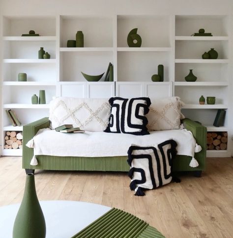 IKEA is always a budget friendly option when decorating, but the furniture can look repetitive and boring. If you want your home to look bespoke without the hefty price tag, home styling pro Claire Douglas says there are many ways to get the look and not sacrifice on style. The styling pro shares that as […] Bookcase Behind Sofa, Sofa Table Styling, Kitchen Makeover On A Budget, Bookcase Hack, Ikea Units, Billy Bookcase Hack, Ikea Billy Bookcase Hack, Kitchen Diy Makeover, Ikea Billy Bookcase