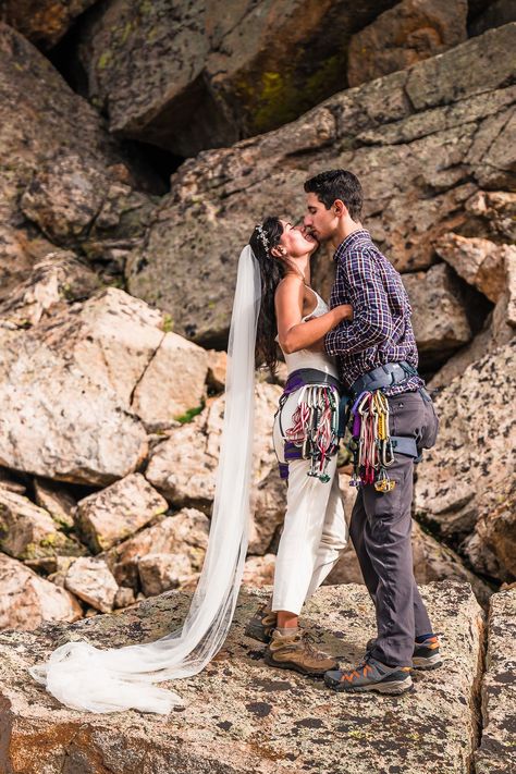 Rock Climbing Wedding Photos, Rock Climbing Elopement, Rock Climbing Wedding Theme, Rock Climber Wedding, Rock Climbing Engagement Photos, Granola Wedding, Cliff Photography, Climbing Couple, Rock Climbing Wedding