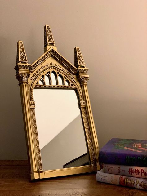 2019 Harry Potter Gift Guide Harry Potter Housewarming Gift, Harry Potter Inspired Furniture, Harry Potter Stuff To Buy Gift, Slytherin Gift Ideas, Harry Potter Gaming Setup, Harry Potter Mantle Decor, Harry Potter Decorations Room, Harry Potter Things To Buy, Harry Potter Stuff To Buy