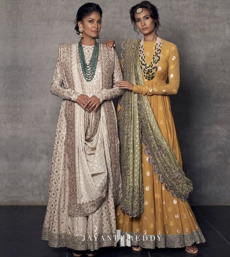 Dupatta Draping Styles On Suit, Dupatta Styling, Dolly Jain, Dupatta Draping, Draping Styles, Dupatta Style, Jayanti Reddy, Lehenga Saree Design, Indian Bride Outfits