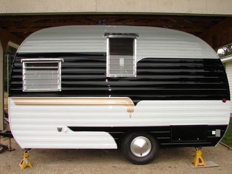 Vintage Trailers For Sale, Camper Vintage, Chuck Box, Vintage Camper Remodel, Caravan Renovation, Vintage Rv, Travel Trailer Remodel, Vintage Campers Trailers, Vintage Caravans