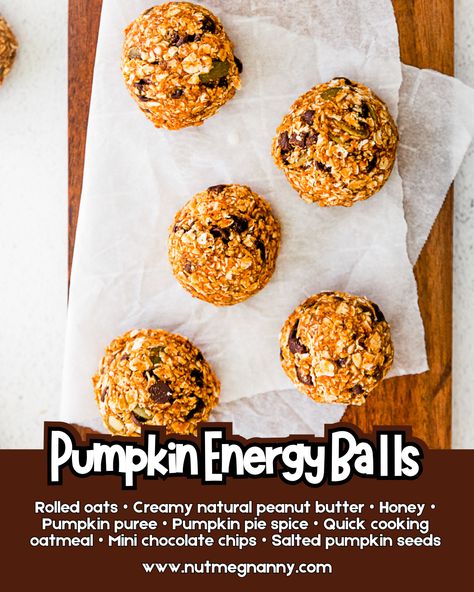 These no-bake Pumpkin Energy Balls are packed with oatmeal, peanut butter, pumpkin, chocolate chips, and honey. 🎃🍫 A quick, easy, and delicious snack that's perfect for fall! #PumpkinRecipes #EnergyBalls #HealthySnacks Pumpkin Oatmeal Energy Balls, Original Desserts, Yankee Recipes, Pumpkin Energy Balls, Pumpkin Cobbler, Oatmeal Peanut Butter, No Bake Pumpkin, Bake Pumpkin, Cooking Oatmeal