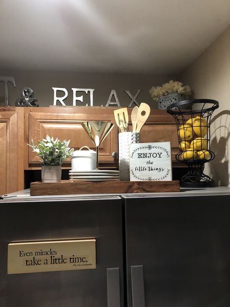 Above fridge decor ..... love Fridge At The End Of Kitchen, Decor On Top Of Refrigerator, Over The Refrigerator Decor Ideas, Refrigerator Decoration Top Of, Decor For Top Of Refrigerator, Top Fridge Decor, Refrigerator Top Decor Ideas, Decor On Top Of Fridge, On Top Of Fridge Decor