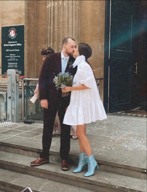 Wedding Celebration Outfit Bride, Relaxed Wedding Dress Casual, Civil Wedding Bride Outfit, Short Ruffle Wedding Dress, Short Wedding Dress With Tights, Casual Wedding Inspiration, Bridal Outfit Ideas Casual, Civil Wedding Look, Courthouse Wedding Outfit Casual