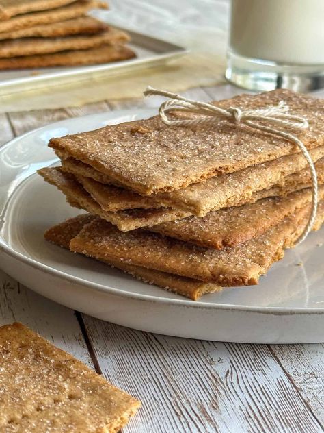 Sourdough Graham Crackers Graham Flour, Recipe Using Sourdough Starter, Sourdough Starter Discard Recipe, Homemade Graham Crackers, Homemade Sourdough Bread, Sourdough Starter Recipe, Sourdough Discard, Sourdough Baking, Cracker Recipes