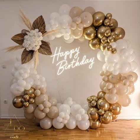 Golden Baloon Decorations, White And Golden Balloon Decoration, White And Gold 80th Birthday Party, Gold And White 50th Birthday Decorations, White Balloon Decorations Birthday, Beige And White Birthday Decor, Cream And Gold Balloons, White And Golden Birthday Decoration, Classy Balloon Garland