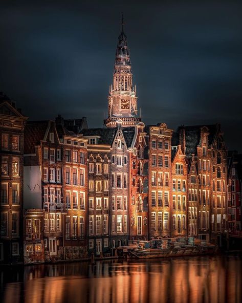 Amsterdam Tourist Attractions, Amsterdam Attractions, Good Night Everyone, Popular Travel Destinations, Visit Amsterdam, Amazing Artwork, Amsterdam City, Amsterdam Netherlands, Beautiful Places Nature