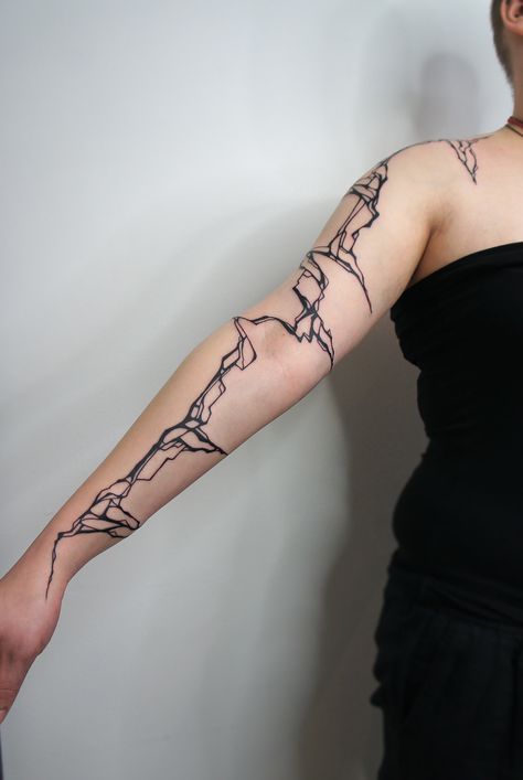 #freehandtattoo #organiclinetattoo#graphictattoo #avantgardetattoo #tattooart #tattoo #contemporarytattooing #linework #moderntattoo #abstractart #linetattoo #sannevaghi Spear Tattoo, Rebirth Tattoo, Free Hand Tattoo, Organic Lines, Modern Tattoos, Abstract Tattoo, Line Tattoos, Art Tattoo, Tatting