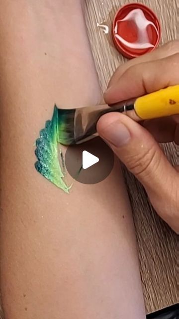 Simple Leaf Tutorial for you! Leaf Painting Tutorial, Flower And Leaf Design, Simple Leaf Painting Acrylic, Leaf Face Paint, Dragon Painting Ideas, Colours Of The Rainbow, Leaf Painting Ideas, Tropical Painting Ideas, Face Painting Tools