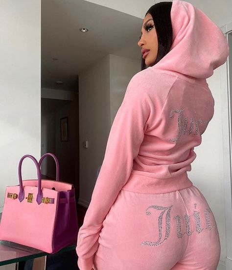 Juicy Couture Clothes, Juicy Tracksuit, 18th Birthday Outfit, In The Last Days, Juicy Couture Tracksuit, Designer Streetwear, Last Days, Instagram Model, Really Cute Outfits