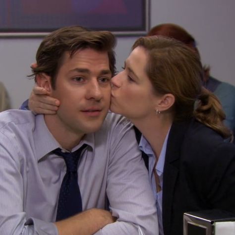 jim halpert pam beesly the office michael scott jenna fischer john krasinski Someone Kissing Cheek, Pam And Jim The Office, Jim And Pam Kiss, Pam And Jim Aesthetic, Kiss Cheek Cute, Office Couple Aesthetic, Kiss On The Cheek Aesthetic, Jim Halpert Aesthetic, Jim In