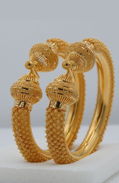 50+ Latest Gold Kangan Designs - [2024 Models] • South India Jewels Gold Kangan, Unique Gold Jewelry Designs, Ladies Bangles, Gold Jewels Design, Gold Bangles For Women, Gold Chain Design, Gold Bridal Jewellery Sets, Mexican Jewelry, Gold Bangles Design