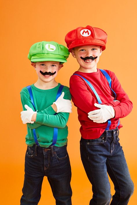 easy halloween costume super mario bros. Kids Mario Costume, Diy Mario Costume, Mario Costume Diy, Easy Kids Costumes, Mario Bros Costume, Mario Halloween Costumes, All Black Halloween Costume, Super Mario Costumes, Black Dress Halloween Costume