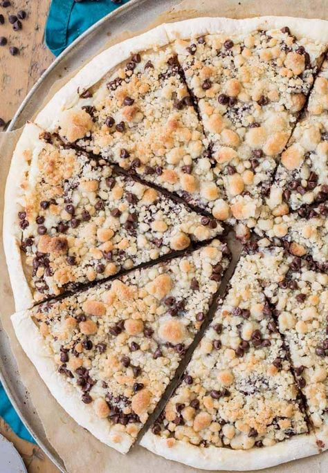 Chocolate Chip Deserts, Chocolate Chip Dessert, Easy Dessert Pizza, Chocolate Chip Pizza, Pizza Friday, Sugar Spun Run, Dessert Pizza Recipes, Desserts With Chocolate Chips, Cream Cheese Sauce