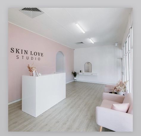 Botox Salon Ideas, Botox Room Ideas, Pink And White Salon, Beauty Room Salon, Home Beauty Salon, Esthetician Room Decor, Spa Room Decor, Esthetics Room, Bakery Design Interior