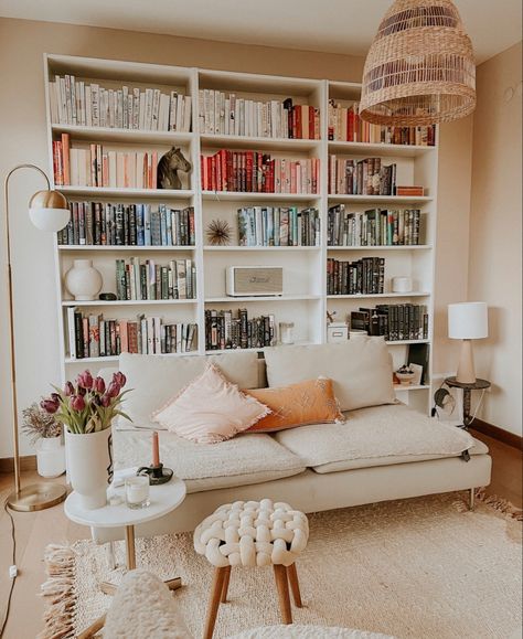 Beautiful Home Library, Ideas Decoracion Salon, Cozy Home Library, Home Library Design, Home Libraries, Inviting Home, Reading Room, A Living Room, Home Library