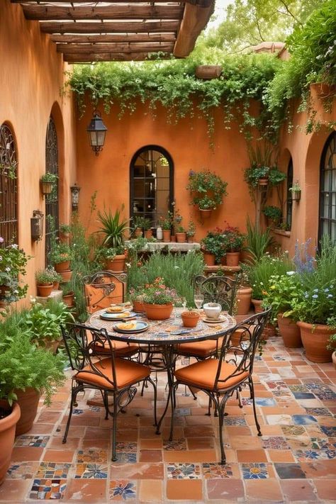 Garden Dining Table Decor, Outdoor Spanish Patio, Tuscan Courtyard Ideas, Spanish Outdoor Patio, Spanish Courtyard Ideas, Patio Dining Ideas Outdoor, Spanish Style Patio Outdoor Spaces, Spanish Patio Ideas, Mediterranean Outdoor Patio