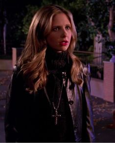 Buffy Summers Outfits, Vampire Dracula, Buffy Summers, Buffy The Vampire, The Wings, Buffy The Vampire Slayer, Vampire Slayer, A Storm, The Vampire