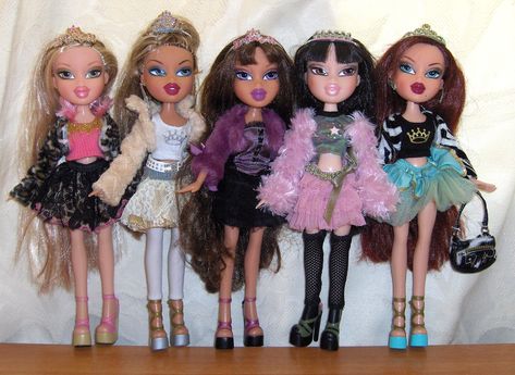 Bratz Merch, Bratz Princess, Jade Bratz, Pink 2000s, Princess Look, Doll Therapy, Bratz Doll Outfits, Bratz Girls, 00s Fashion