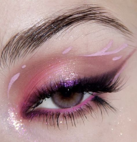 cute trendy makeup inspo eyeshadow inspiration pink purple sparkle Eye Makeup Idea, 2023 Barbie, Pink Eye Makeup, Cute Eye Makeup, Doll Eye Makeup, Magical Makeup, Pink Eye, Swag Makeup, Eye Makeup Pictures