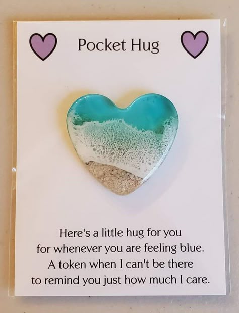 Pocket Hug Ideas Diy, Friendship Gifts Diy, Christmas Fayre Ideas, Pocket Heart, Pocket Hugs, Heart Resin, Fused Glass Projects, Remembrance Jewelry, Gimlet