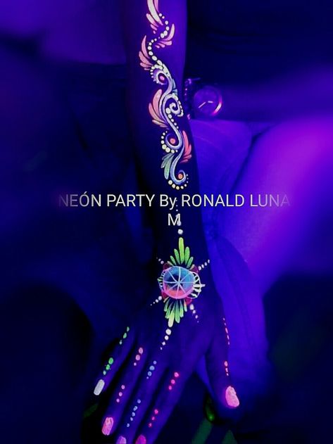 Full Moon Party Body Painting, Uv Face Paint, Neon Face Paint, Uv Makeup, Neon Paint, Full Moon Party, Neon Makeup, Moon Party, Neon Painting