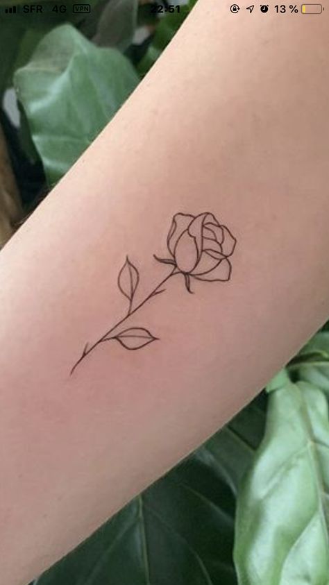 Mistletoe Tattoo, Simple Unique Tattoos, Simple Rose Tattoo, Rose Flower Tattoos, Unique Small Tattoo, Small Girly Tattoos, White Ink Tattoo, Small Flower Tattoos, Tattoo Hand