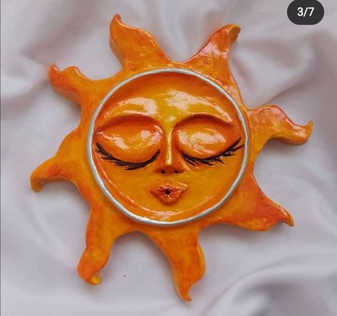 Sun Incense Holder Clay, Sun Air Dry Clay, Clay Moon Face, Ceramics Mask Ideas, Retro Clay Art, Ceramic Sun Face, Ceramic Masks Ideas Easy, Sun Clay Art, Things To Sculpt With Clay Easy