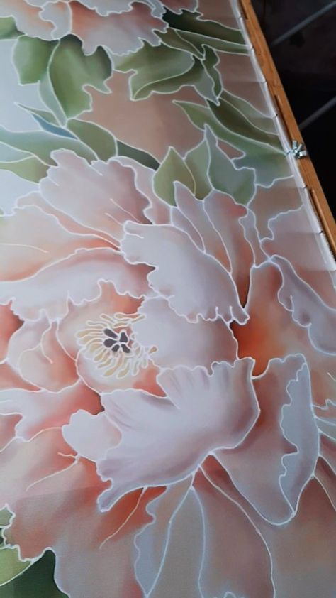 BatikOlgiMoskalets | The process of painting a silk shawl with peonies #silkshawl #handpaintedsilkscarf #peoniesscarf | Instagram Silk Painting Ideas, Painted Saree, Silk Painting Techniques, Handpainted Silk Scarves, Fabric Painting Techniques, Senior Ideas, Hand Painted Sarees, Silk Shawl, Silk Painting