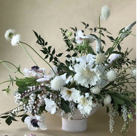 White Floral Arrangements Floral Christmas Centerpieces, Enchanted Flowers, Winter Flower Arrangements, Modern Floral Arrangements, White Floral Arrangements, White Flower Arrangements, Wedding Design Inspiration, Winter Arrangements, Flower Bouquet Diy