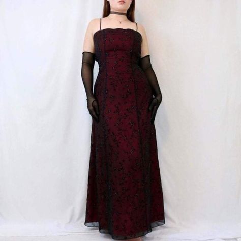 Grunge Dress Formal, 90s Prom Dresses, Goth Prom Dress, Maroon Lace Dress, Goth Prom, Lace Dress Outfit, Vampire Dress, Dream Prom Dress, Prom Inspo