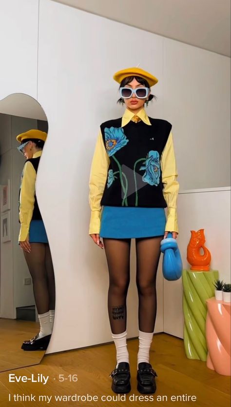 Chic Eclectic Outfit, Preppy Maximalist Fashion, Playful Style Outfits, Flamboyant Outfit Women, Maximalist Outfits Winter, Colorful Maximalist Outfit, Casual Maximalist Outfits, Maximalist Work Outfit, Colorful Stockings Outfit