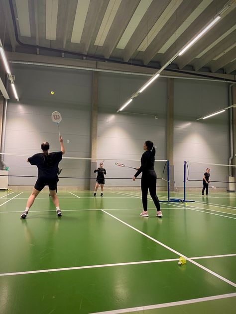 Sport Center, Badminton Court, Forest Hills, Profile Pictures, Badminton, Tennis Court, Galaxy Wallpaper, Profile Picture, Podcast