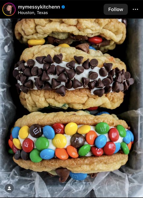 M&m Ice Cream, Low Carb Ice Cream, Ice Cream Cookie Sandwich, Yummy Ice Cream, Ice Cream Sandwiches, Ice Cream Treats, Ice Cream Cookies, Icecream Bar, Chewy Cookie