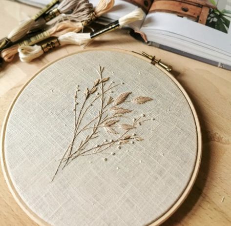 Pampas Grass Embroidery, Earth Tone Embroidery, Neutral Embroidery Designs, Embroidery Inspiration Ideas, Small Embroidery Flowers, Neutral Embroidery, Embroidery Texture, Minimalist Embroidery, Embroidery Artists