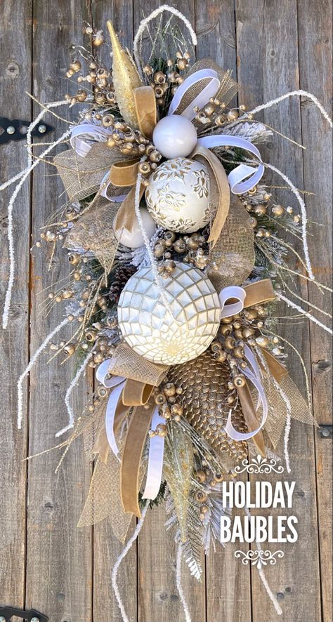 Christmas Decor Ideas Champagne, Gold And White Christmas Wreath, Wreath Making Business, Christmas Champagne, Teardrop Swag, Coastal Christmas Decor, Glam Christmas, Elegant Christmas Trees, Gold Christmas Decorations