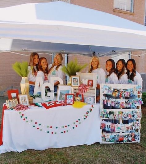 Not sure if sorority life is for you? Many campuses host events for you to meet sorority women and ask questions about sorority recruitment before signing up. Contact your future Panhellenic to learn more about sorority life and events on your campus. 🔗 Click the link in our bio to find your campus on the Panhellenic Locator Map. 📍 University of North Alabama┃@una_cph #sororitylife #sororitywomen #panhellove #panhelleniclove #npcwomen Sorority Table Display Cute Ideas, Sorority Tabling Ideas, Sisterhood Sorority Event Ideas, Sorority Event Themes, Sorority Cob Events, Sorority Table Display, Sorority Alumni Events, Recruitment Room Decorations, Sorority Philanthropy Events