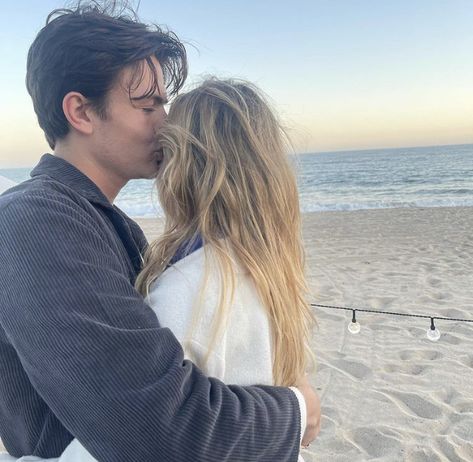 Photoshoot Ideas For Boyfriend, Blonde Couple, Blake Richardson, Blonde Girlfriend, Bailee Madison, New Hope Club, Good Photos, Ideal Boyfriend, Best Friends Aesthetic