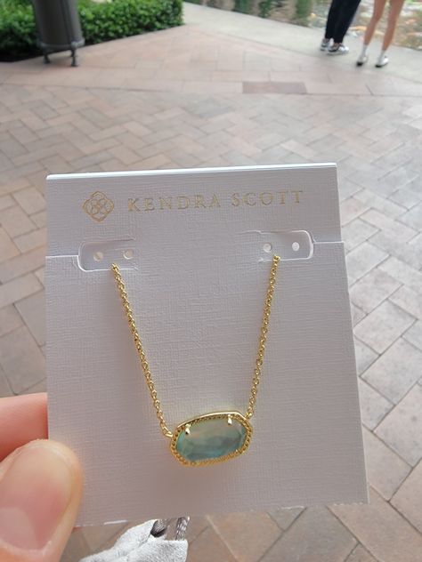 Kendra Scott Light Blue Illusion, Kendra Scott Necklace Aesthetic Layering, Light Blue Kendra Scott Necklace, Trendy Jewelry 2023, Kendra Scott Necklace Aesthetic, Kendra Scott Aesthetic, Necklaces Preppy, Preppy Wishlist, Kendra Scot